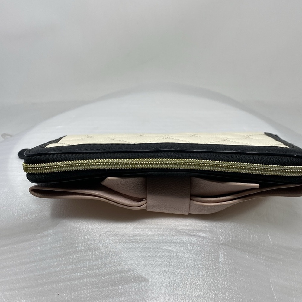 Betsey Johnson Black and White zip around full zip wallet with pink bow EUC - Picture 12 of 13